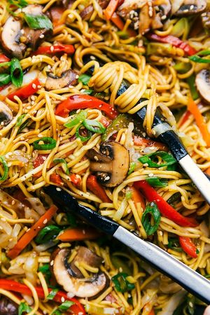 {Vegetarian} Cajun Chow Mein